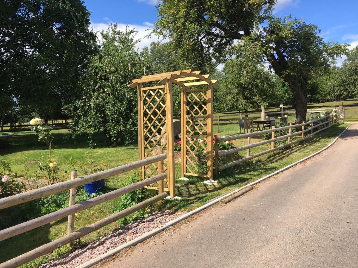 Grove Farm B&B Leominster Bagian luar foto